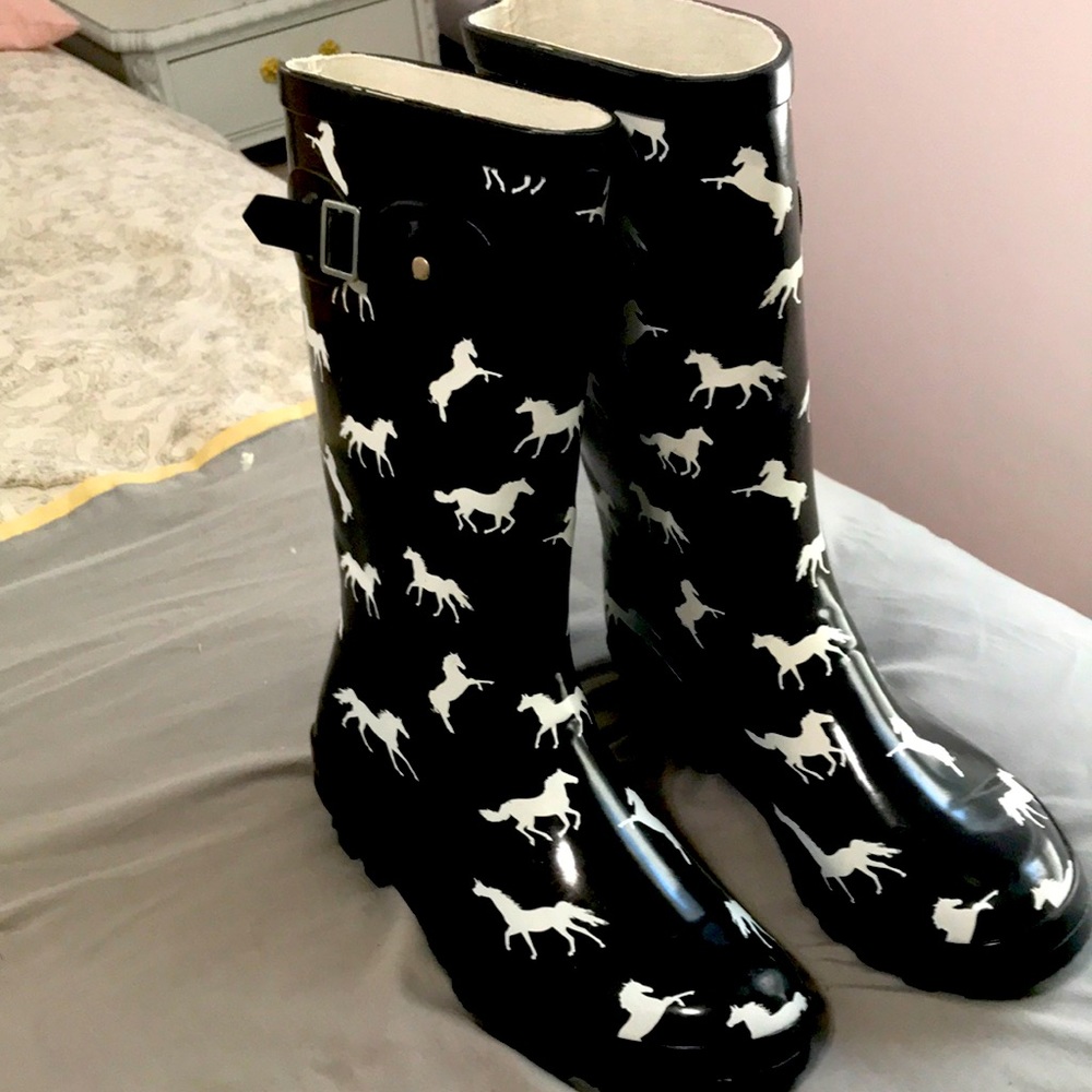 Brand is Norty, size 7, black with white horses on them